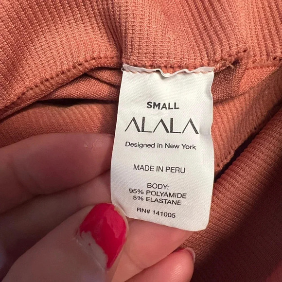 Alala leggings. Pink Sand color. Size small. - Picture 3 of 9